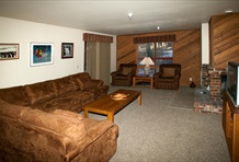 RedAwning Majestic Pines Apartment 1